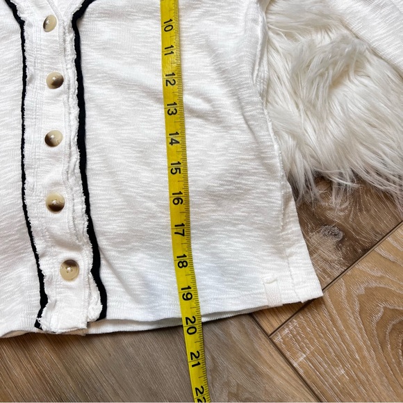 Free People We The Free Tipton Raw Edge Button-Up Top. Size Small. NWOT. - Picture 9 of 12